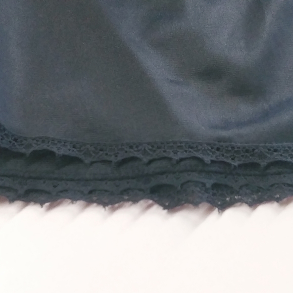 Womans Vanity Fair Half slip- Black- Large - Picture 2 of 3